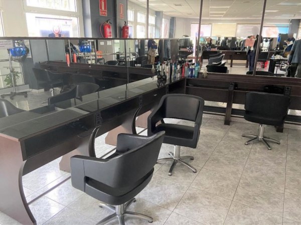 Hairdressing Furniture and Equipment - La Coruña Law Court n. - Sale 4