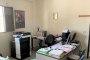 Büromöbel und IT-Ausrüstung 1