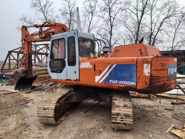 Escavadora FIAT Hitachi/Maie FH200ET.3 - Con. 22/2018 - Trib. de Padova - Venda 8