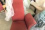 Roter Sessel mit hoher Rückenlehne 4