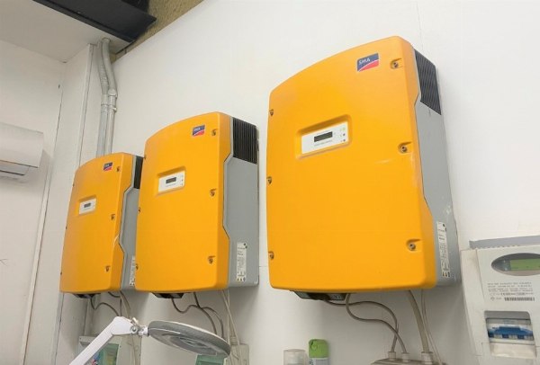 Zonne-energie-installatie Suntech STP200S-18/UB - Materiaal voor elektrische installaties - Faillissement 26/2019 - Rechtbank va