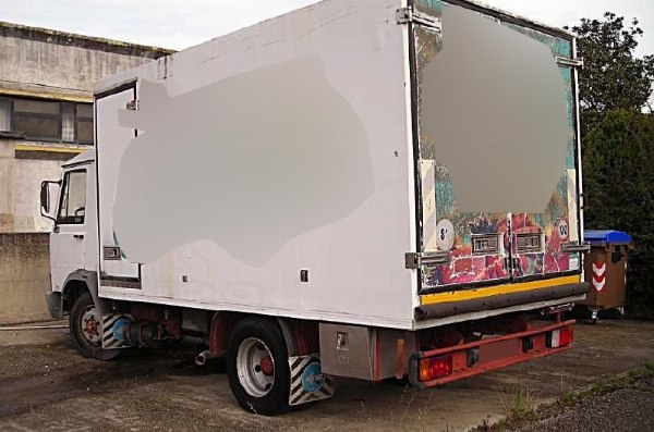 Mercedes E 270 - Izotermični tovornjak - Stečaj 23/2015 - Spoleto sodišče - Prodaja 5