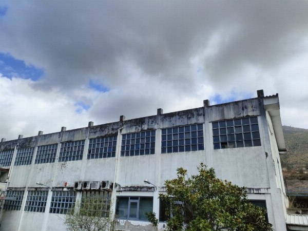 Posiadłość z 2 halami przemysłowymi w Mos - Sąd Rejonowy nr 2 w Pontevedra