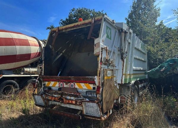 Vehicles - Maserati i Mercedes - Autocompactador i Furgó Ford - A.G 153/2021- Catanzaro 24710/2018 Gip Roma - Venda 2