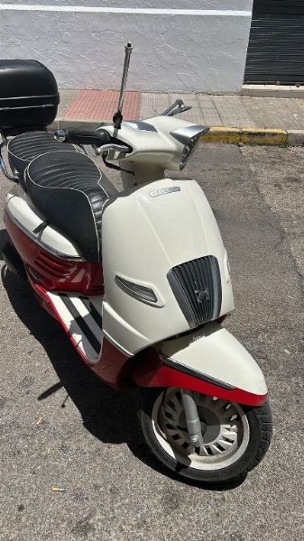 Peugeot Django Motosikleti - Cádiz Ticaret Mahkemesi No:2