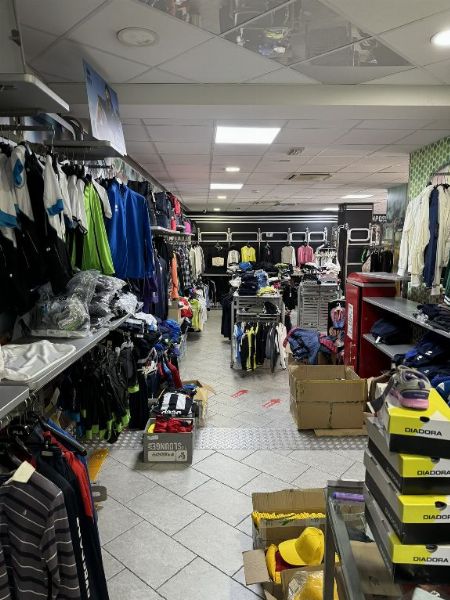 Abbigliamento sportivo - Arredi negozio - Liquidazione Giudiziale n.16/2024 - Tribunale di Potenza - Vendita 3