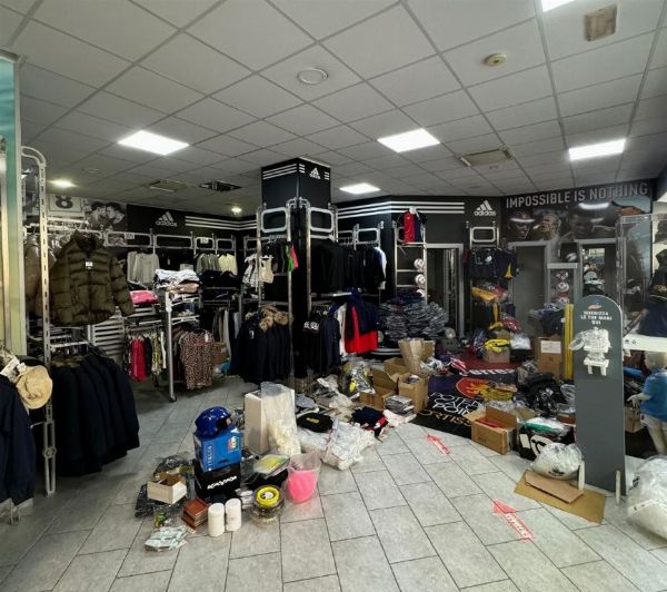 Vêtements de sport - Mobilier de magasin - Liquidation Judiciaire n.16/2024 - Tribunal de Potenza