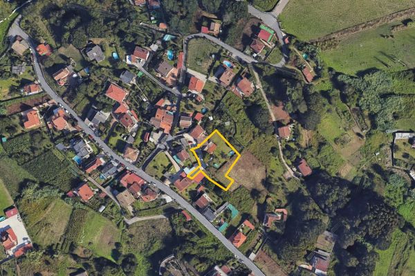 Una vivienda y varios locales comerciales en Vigo