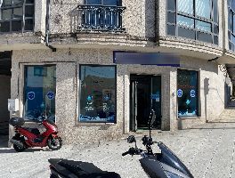 Una vivienda y varios locales comerciales en Vigo