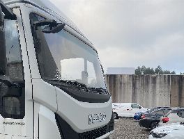 Dos camiones IVECO y un camión DAF en Pontevedra
