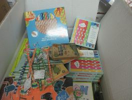 Stock de Libros, Textos, Gadgets y Artículos de Regalo - Aprox. 17.000 artículos