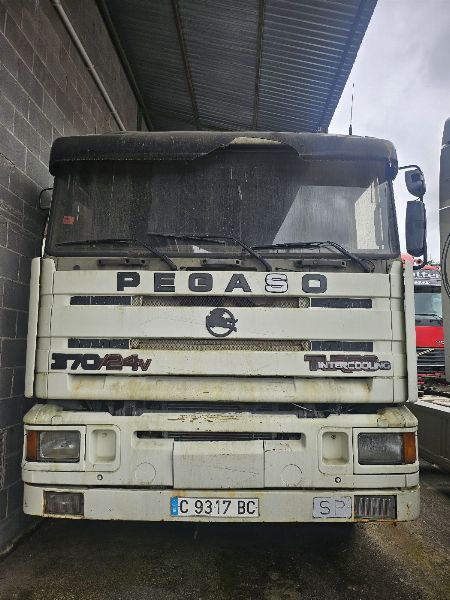 Vehículos industriales y comerciales: cabezas tractoras, furgonetas, turismos y semirremolques