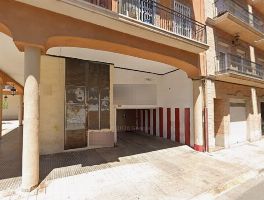 Dos viviendas, una nave industrial y tres plazas de garaje ubicados en Torrent y Chiva
