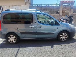 Dos vehículos ubicados en Tenerife