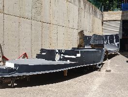 Dos embarcaciones eléctricas y sus moldes ubicados en Menorca
