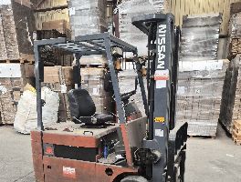 Conjunto de maquinaria, equipos de manutención, camión y existencias, en Almería