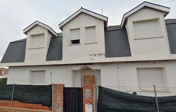 Vivienda unifamiliar en Móstoles y solar urbano en Alpedrete (Madrid)
