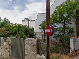 Vivienda unifamiliar en Móstoles y solar urbano en Alpedrete (Madrid)