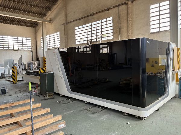 Maquinaria industrial, vehículos y equipamiento de taller